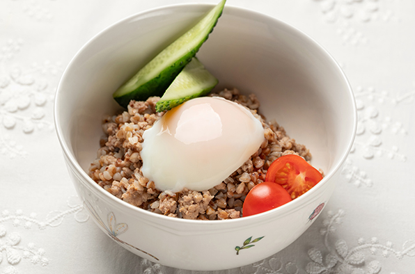Каша гречневая с кроликом и с яйцом пашот
