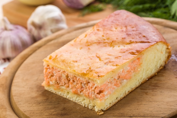 Пирог дрожжевой с семгой