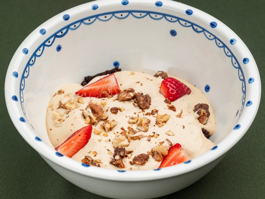 Сметанник со свежими ягодами 160г