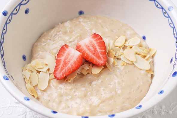 Каша рисовая со свежими ягодами