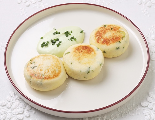 Сырники с зеленым луком и сметанно-чесночным кремом