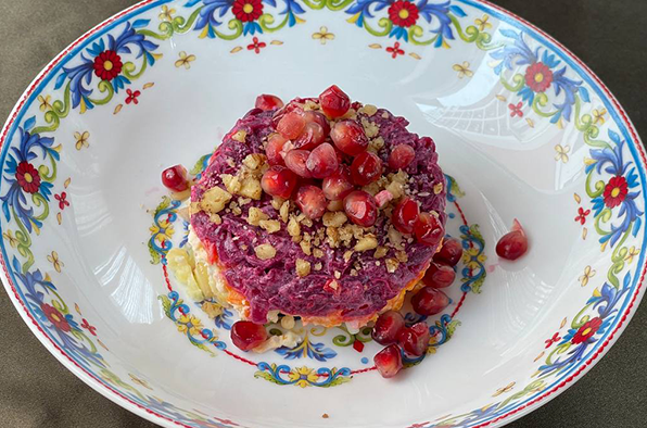 Салат Гранатовый браслет с копченой курочкой