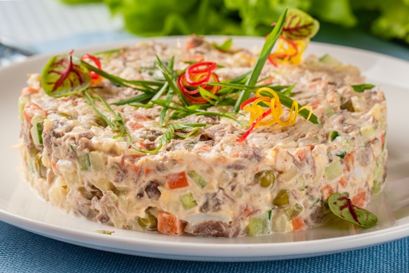 Салат Оливье с курицей 1 кг