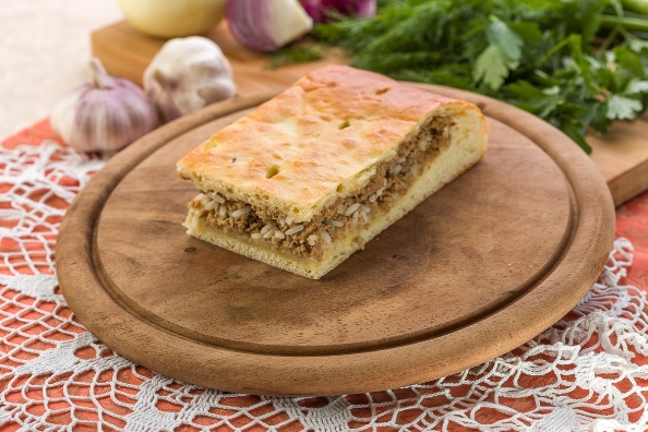 Пирог дрожжевой с мясом и рисом Пирог дрожжевой с мясом и рисом